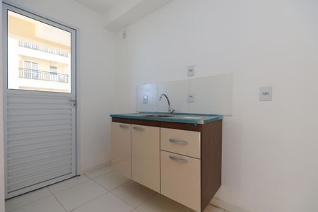 Apartamento para alugar com 2 quartos, 43m² em Jardim Tres Irmaos, Taboão da Serra