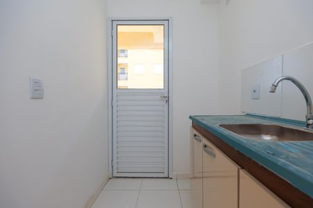 Apartamento para alugar com 2 quartos, 43m² em Jardim Tres Irmaos, Taboão da Serra