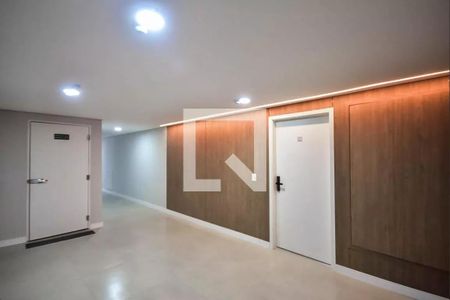 Apartamento para alugar com 2 quartos, 43m² em Jardim Tres Irmaos, Taboão da Serra