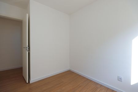 Apartamento para alugar com 2 quartos, 43m² em Jardim Tres Irmaos, Taboão da Serra