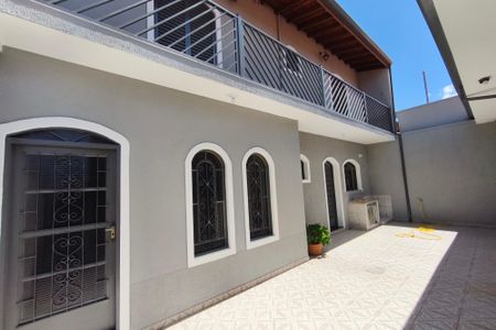 Casa para alugar com 200m², 2 quartos e 1 vagaQuintal