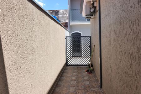 Casa para alugar com 200m², 2 quartos e 1 vagaCorredor - Quintal