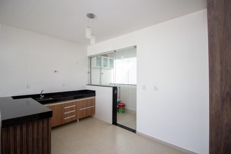 Casa de condomínio para alugar com 90m², 2 quartos e 2 vagas Casa de condomínio para alugar com 90m², 2 quartos e 2 vagasCozinha e Área de Serviço