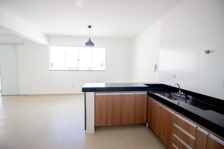Casa de condomínio para alugar com 90m², 2 quartos e 2 vagas Casa de condomínio para alugar com 90m², 2 quartos e 2 vagasCozinha e Área de Serviço