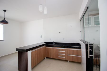 Casa de condomínio para alugar com 90m², 2 quartos e 2 vagas Casa de condomínio para alugar com 90m², 2 quartos e 2 vagasCozinha e Área de Serviço