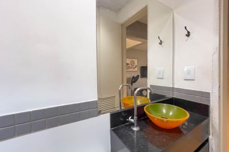 Banheiro de casa de condomínio para alugar com 1 quarto, 60m² em Vila Mariana, São Paulo