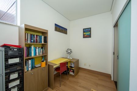 Apartamento à venda com 172m², 3 quartos e 3 vagas Apartamento à venda com 172m², 3 quartos e 3 vagasQUARTO4