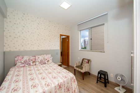 Apartamento à venda com 172m², 3 quartos e 3 vagas Apartamento à venda com 172m², 3 quartos e 3 vagasQUARTO2