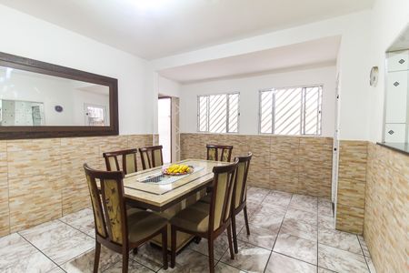 Casa à venda com 180m², 5 quartos e 2 vagas Casa à venda com 180m², 5 quartos e 2 vagasCopa