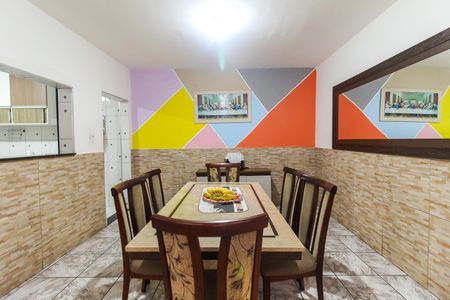 Casa à venda com 180m², 5 quartos e 2 vagas Casa à venda com 180m², 5 quartos e 2 vagasCopa