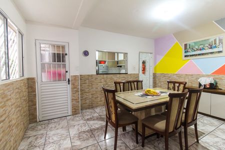 Casa à venda com 180m², 5 quartos e 2 vagas Casa à venda com 180m², 5 quartos e 2 vagasCopa