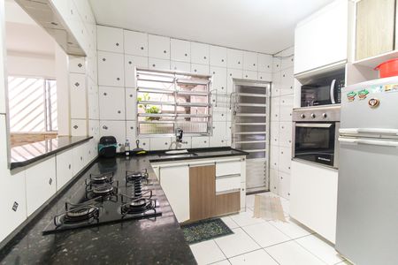 Casa à venda com 180m², 5 quartos e 2 vagas Casa à venda com 180m², 5 quartos e 2 vagasCozinha