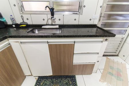 Casa à venda com 180m², 5 quartos e 2 vagas Casa à venda com 180m², 5 quartos e 2 vagasCozinha