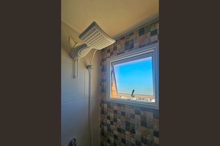 banheiro da suíte de apartamento para alugar com 3 quartos, 101m² em Parque Enseada, Guarujá