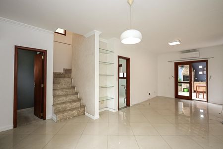 Sala de casa de condomínio para alugar com 3 quartos, 104m² em Parque Assuncao, Taboão da Serra