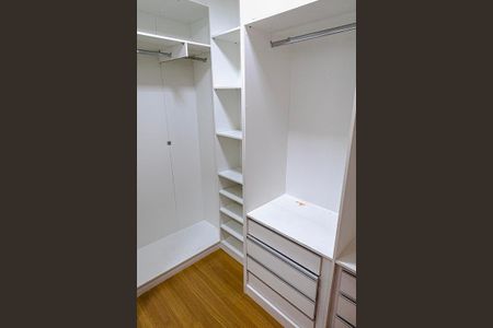 Apartamento para alugar com 340m², 4 quartos e 2 vagascloset