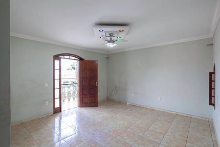 Sala de casa para alugar com 2 quartos, 150m² em Conjunto Confisco, Belo Horizonte