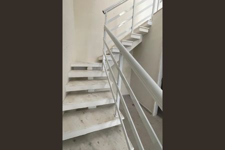 Casa para alugar com 60m², 2 quartos e 1 vagaEscadas
