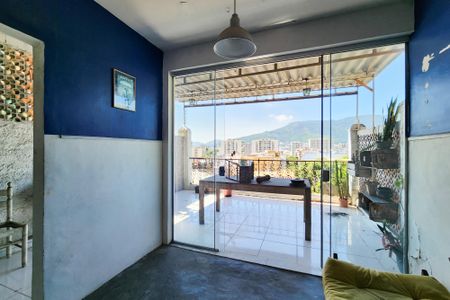 Apartamento à venda com 70m², 2 quartos e 1 vaga Apartamento à venda com 70m², 2 quartos e 1 vagaVaranda