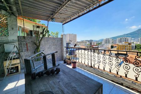 Apartamento à venda com 70m², 2 quartos e 1 vaga Apartamento à venda com 70m², 2 quartos e 1 vagaVaranda