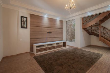 Casa para alugar com 3 quartos, 246m² em Jardim Guapituba, Mauá