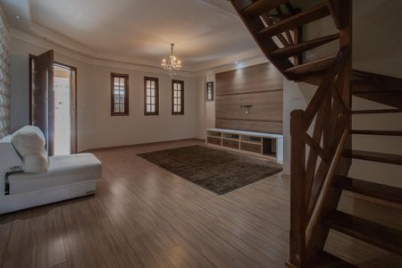 Casa para alugar com 3 quartos, 246m² em Jardim Guapituba, Mauá