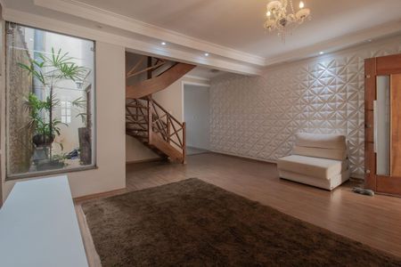 Casa para alugar com 3 quartos, 246m² em Jardim Guapituba, Mauá