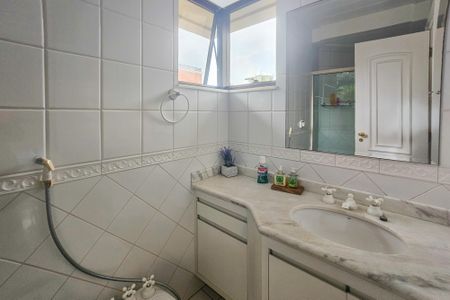 Apartamento para alugar com 205m², 3 quartos e 2 vagas Apartamento para alugar com 205m², 3 quartos e 2 vagasbanheiro da suíte 4