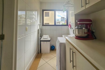 Apartamento para alugar com 205m², 3 quartos e 2 vagas Apartamento para alugar com 205m², 3 quartos e 2 vagasÁrea de serviço