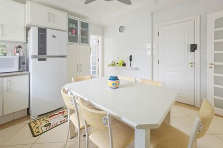 Apartamento para alugar com 205m², 3 quartos e 2 vagas Apartamento para alugar com 205m², 3 quartos e 2 vagascozinha