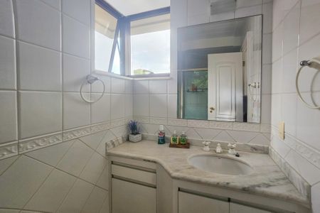 Apartamento para alugar com 205m², 3 quartos e 2 vagas Apartamento para alugar com 205m², 3 quartos e 2 vagasbanheiro da suíte 4