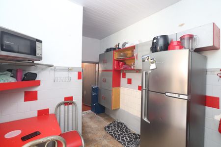 Casa à venda com 80m², 2 quartos e 2 vagasCozinha 
