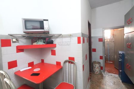 Casa à venda com 80m², 2 quartos e 2 vagasCozinha 