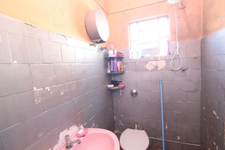 Casa à venda com 80m², 2 quartos e 2 vagasBanheiro 