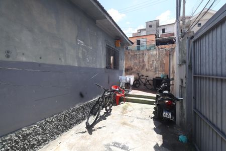Casa à venda com 80m², 2 quartos e 2 vagasQuintal / Garagem 