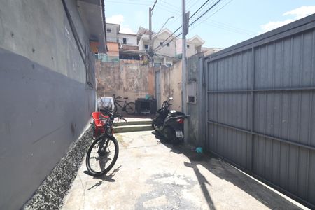 Casa à venda com 80m², 2 quartos e 2 vagasQuintal / Garagem 