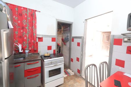 Casa à venda com 80m², 2 quartos e 2 vagasCozinha 