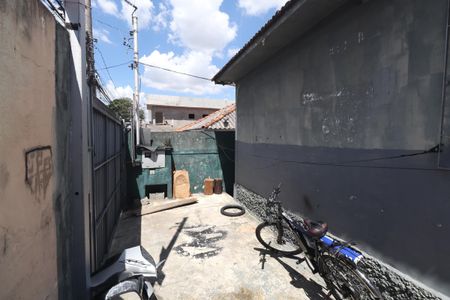 Casa à venda com 80m², 2 quartos e 2 vagasQuintal / Garagem 