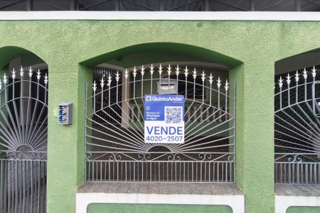 Casa à venda com 300m², 3 quartos e 3 vagasPLACA INSTALADA NA FACHADA