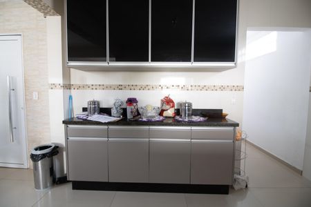 Casa à venda com 200m², 4 quartos e 2 vagas Casa à venda com 200m², 4 quartos e 2 vagasCozinha