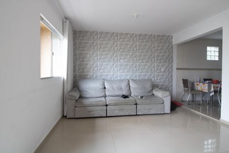 Casa à venda com 200m², 4 quartos e 2 vagas Casa à venda com 200m², 4 quartos e 2 vagasSala