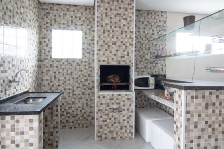 Casa à venda com 200m², 4 quartos e 2 vagas Casa à venda com 200m², 4 quartos e 2 vagaschurrasqueira