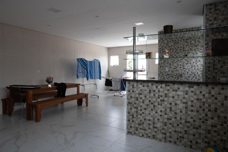 Casa à venda com 200m², 4 quartos e 2 vagas Casa à venda com 200m², 4 quartos e 2 vagasárea de serviço