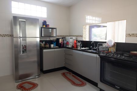 Casa à venda com 200m², 4 quartos e 2 vagas Casa à venda com 200m², 4 quartos e 2 vagasCozinha