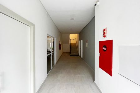 Hall Térreo de apartamento para alugar com 2 quartos, 49m² em Parque Rincao, Cotia
