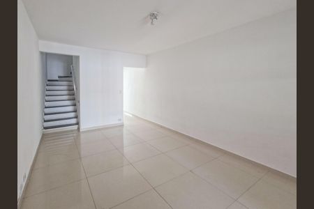 Casa para alugar com 2 quartos, 120m² em Jardim Regina, São Paulo