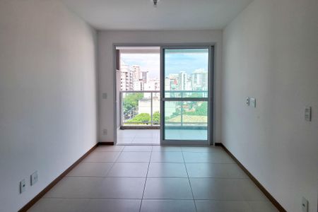 Apartamento para alugar com 80m², 2 quartos e 1 vagaSala