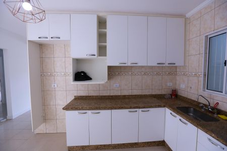Casa para alugar com 100m², 2 quartos e 2 vagas Casa para alugar com 100m², 2 quartos e 2 vagasCozinha - Armários