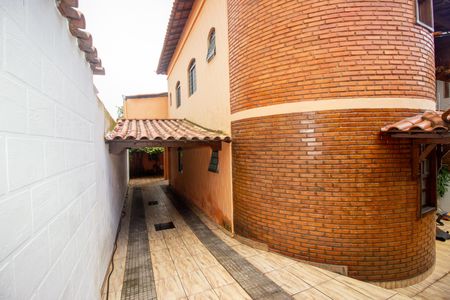 Casa à venda com 283m², 4 quartos e 4 vagasGaragem