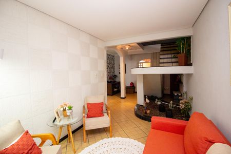 Casa à venda com 283m², 4 quartos e 4 vagasSala